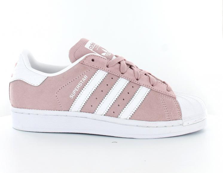 superstar femme grise en daim