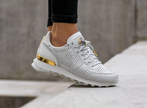 nike internationalist femme beige et noir